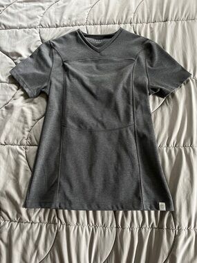 Lalabu Baby Wearing V-Neck Shirt in Dark Gray
